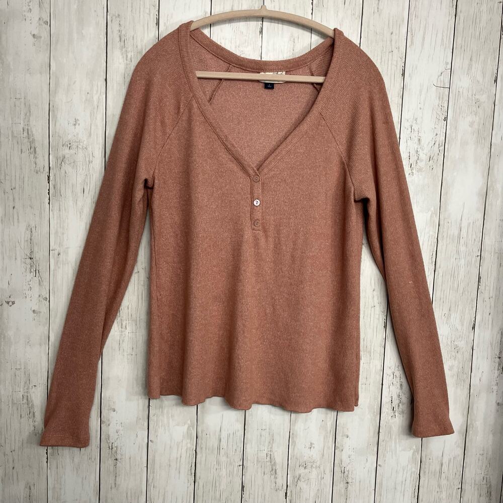 Universal Thread Long Sleeve V Neck Ribbed Pink Henley Shirt Large